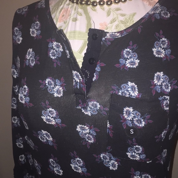 PacSun Floral Top - Picture 4 of 8